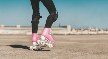 Girl with pink rollerskates