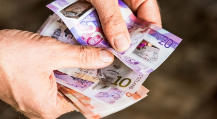 How much are teachers paid in Scotland?